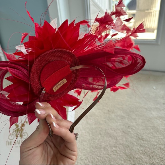 Red Fascinator by The Hat Girls 🌹 - Picture 3 of 5